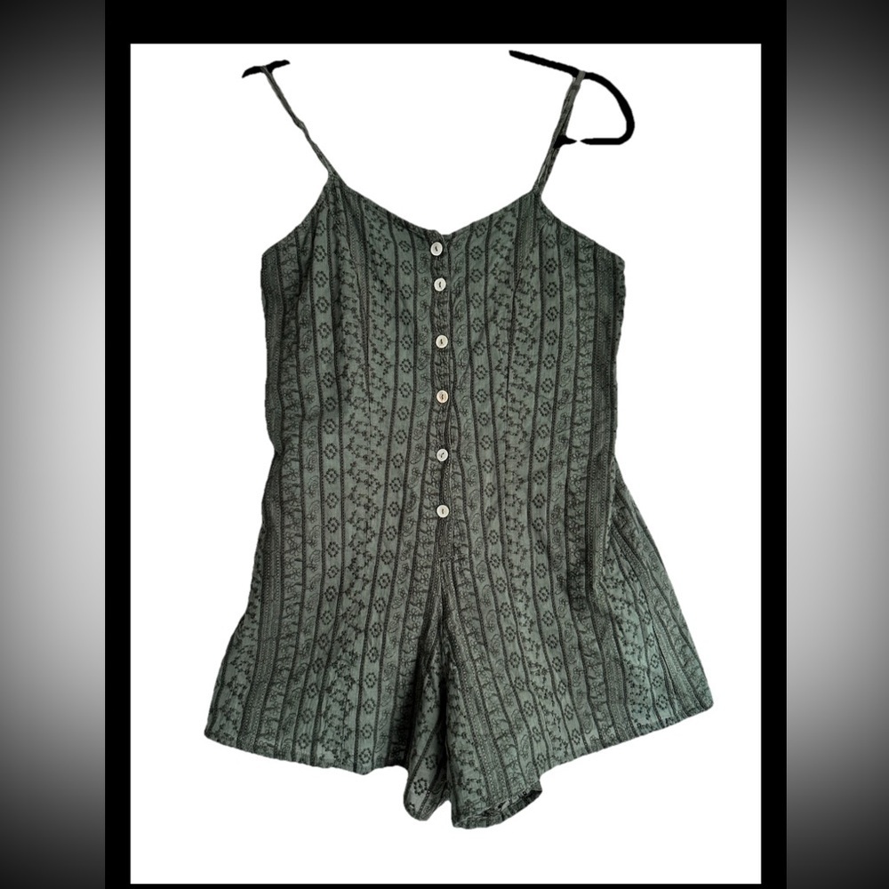 ANGIE Women’s Green Patterned 1-piece textured Romper Adjustable Straps Sz L